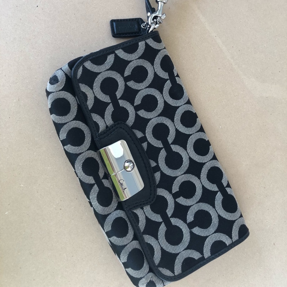 Coach wristlet, like new!
